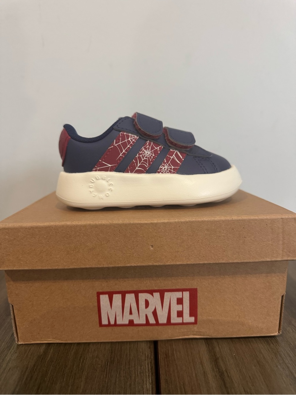ADIDAS X MARVEL SPIDER-MAN
GRAND COURT SHOES KIDS
